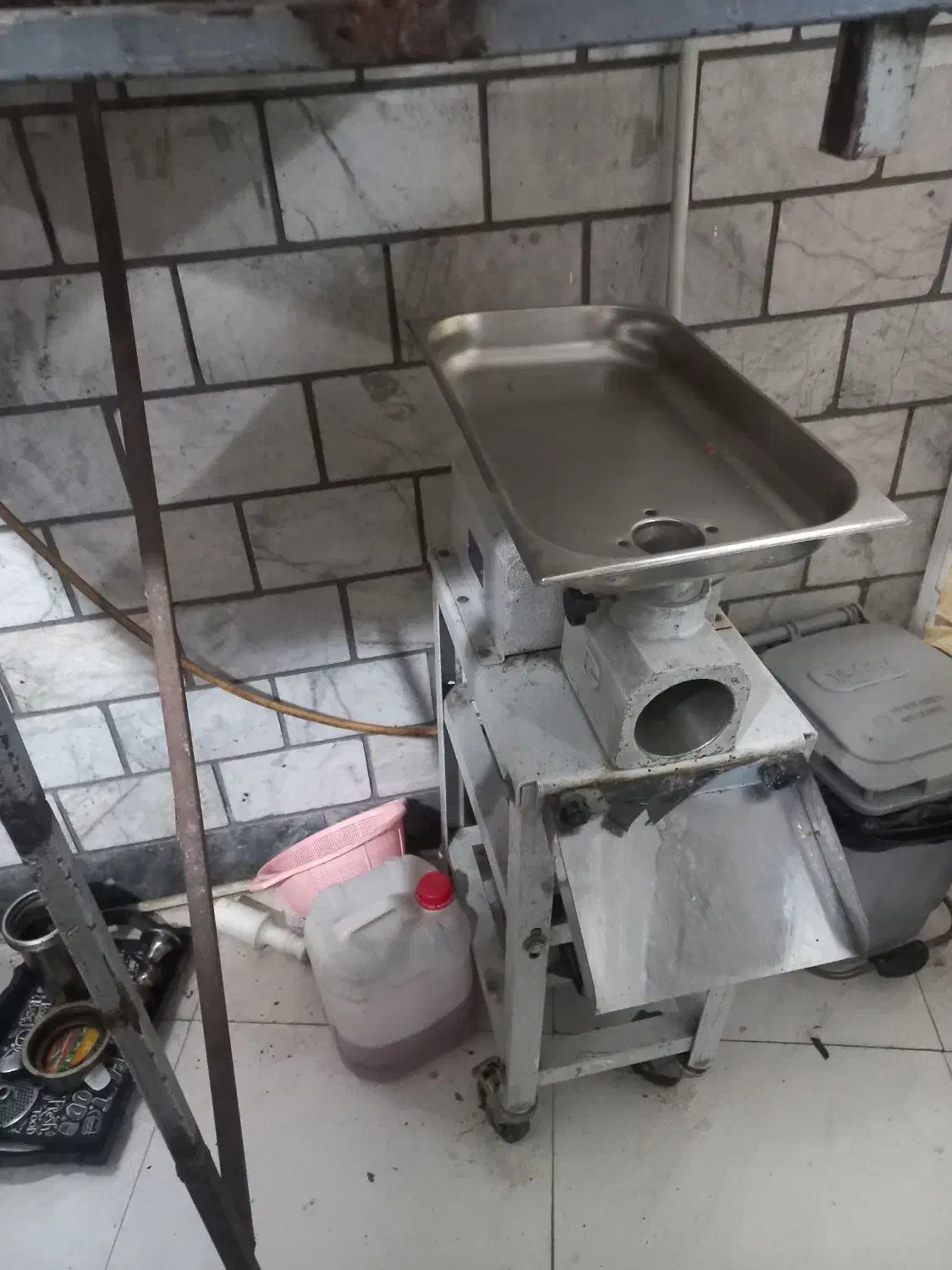 لوازم فست فودی بامغازه واگذارمیگردد.|کافی‌شاپ و رستوران|آبیک, |دیوار