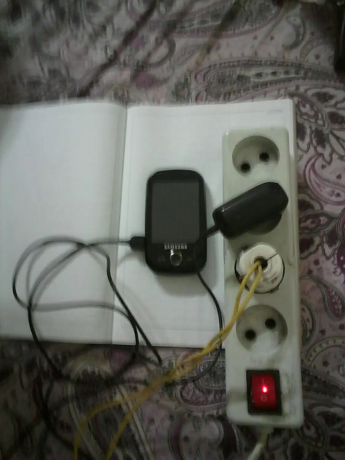 فروش کوشی   ساده  و سالم  با شارژر|موبایل|چهاردانگه (تهران), |دیوار