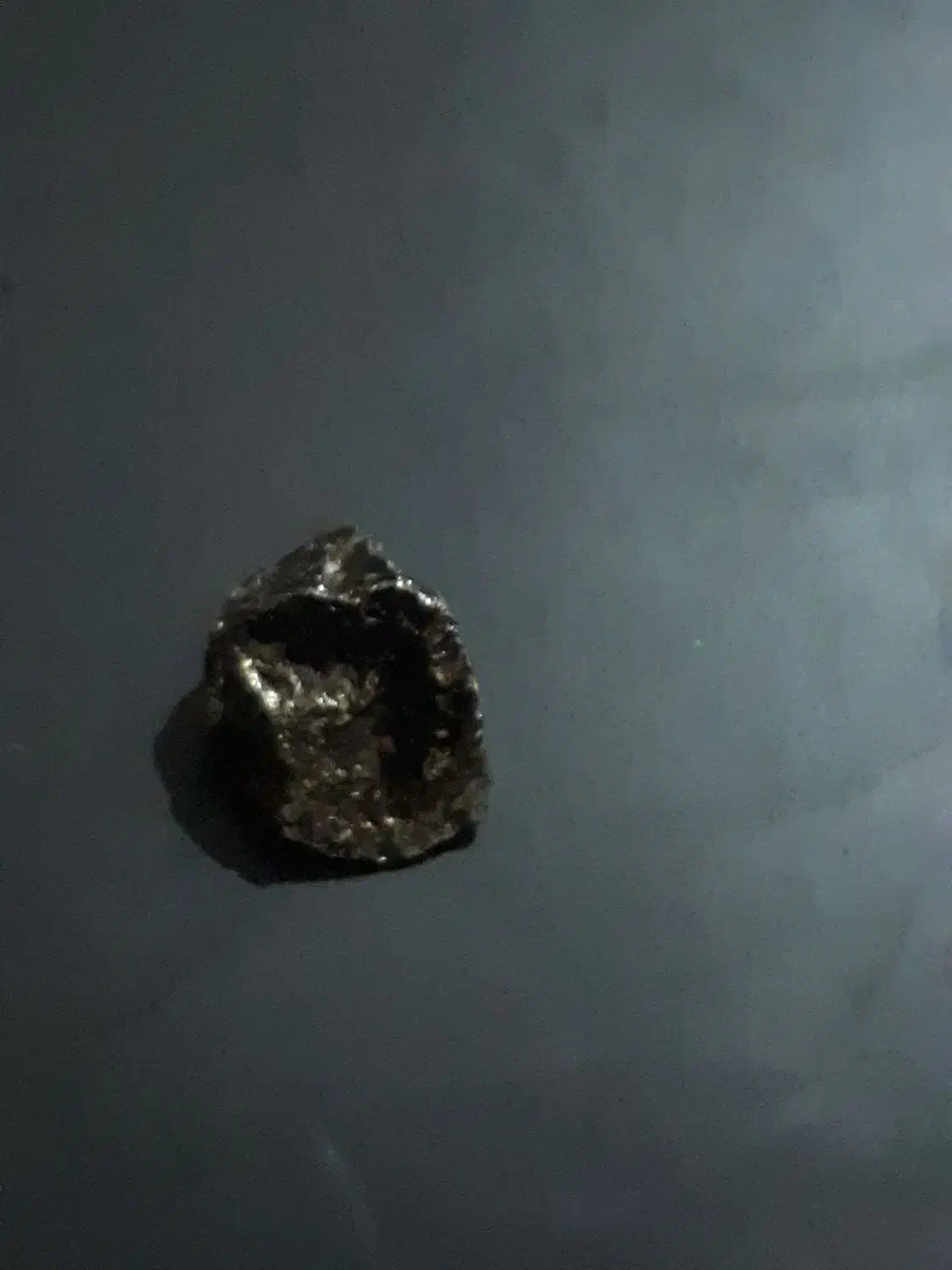 سنگ با ارزش (شاید طلا)|جواهرات|اصفهان, دستگرده|دیوار