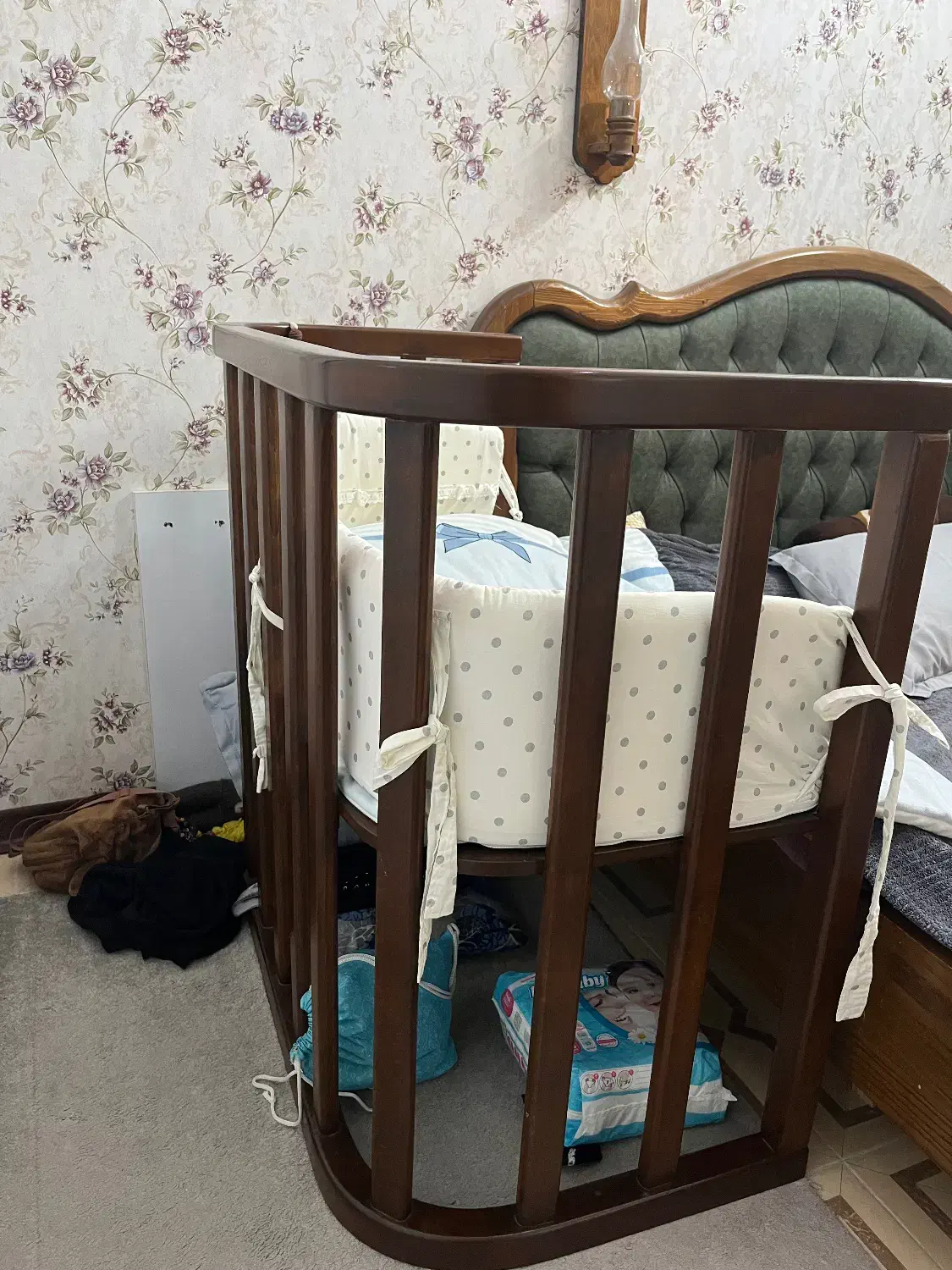 تخت کودک کنار تخت مادر|تخت و صندلی بچه|قم, شاه سید علی|دیوار
