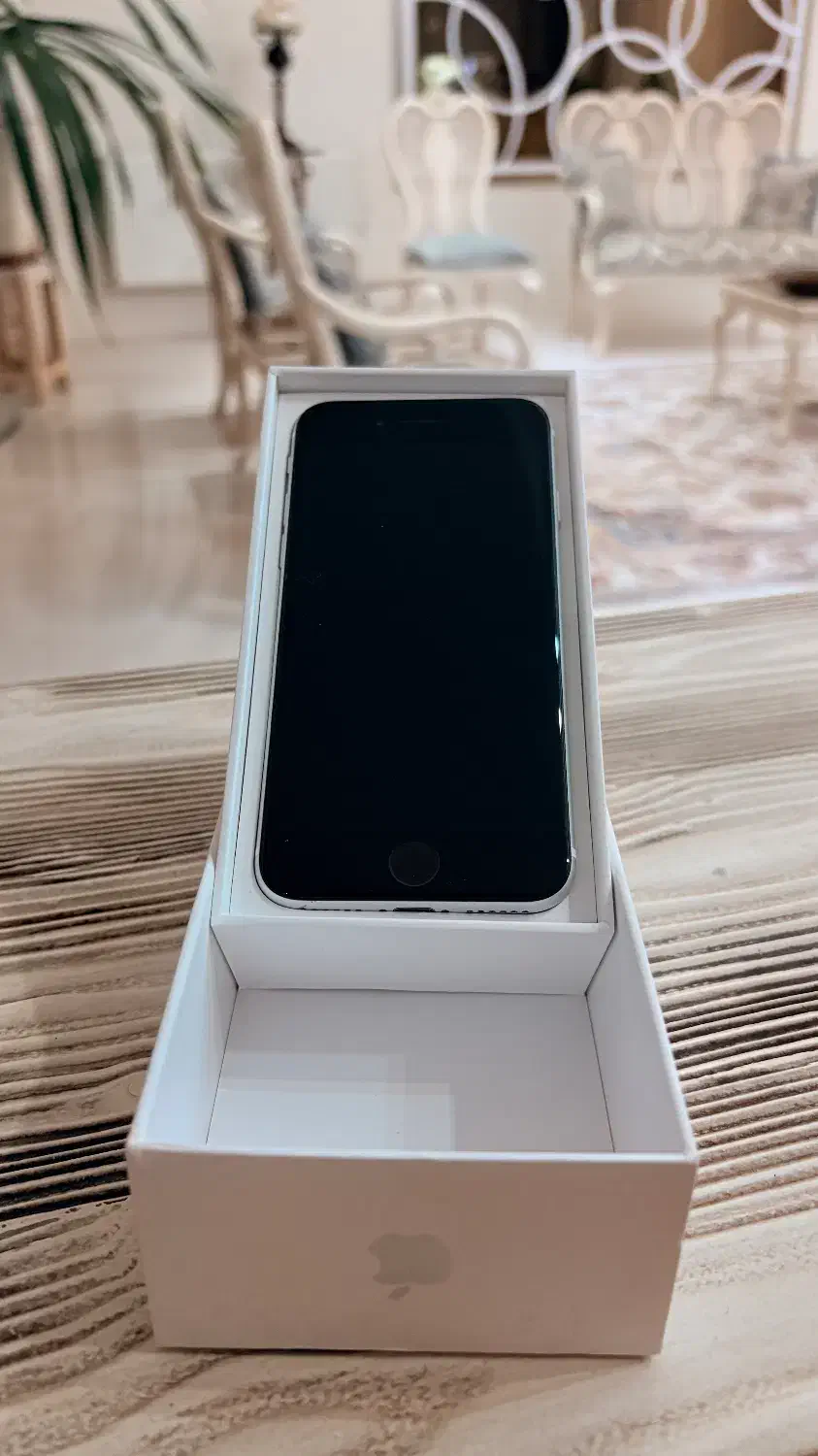 ایفون SE 2020|موبایل|مشهد, دانشجو|دیوار