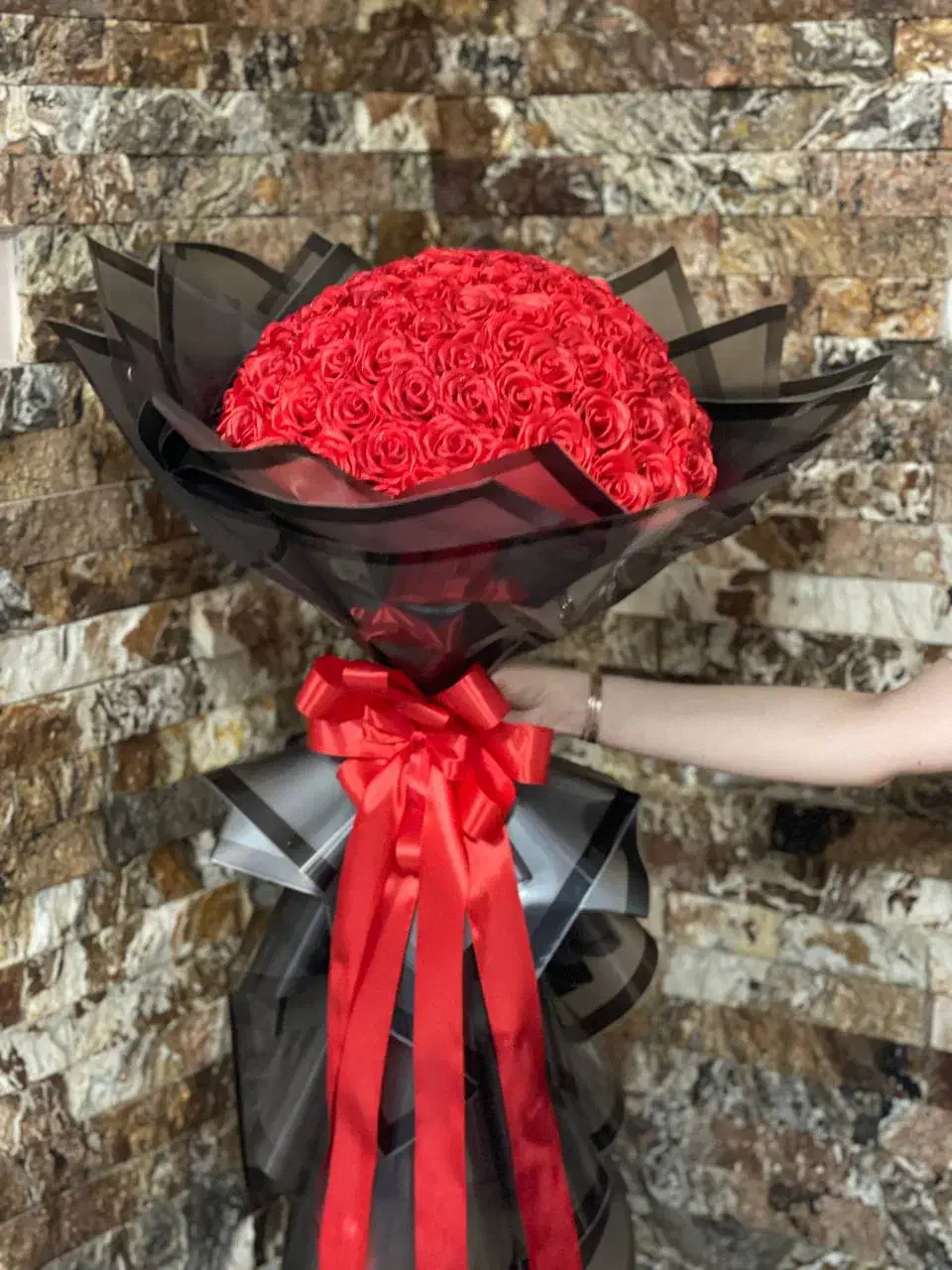 دسته گل / گل های رز ربانی|گل مصنوعی|تهران, فلسطین (میدان انقلاب)|دیوار