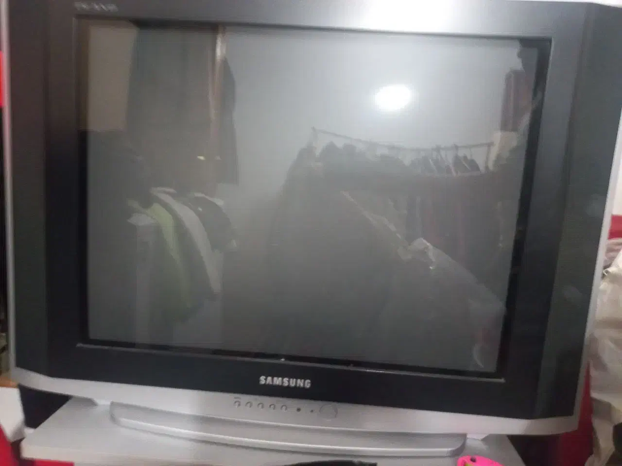تلویزیون سامسونگ ۲۸ اینچ قدیمی|تلویزیون و پروژکتور|نور, |دیوار
