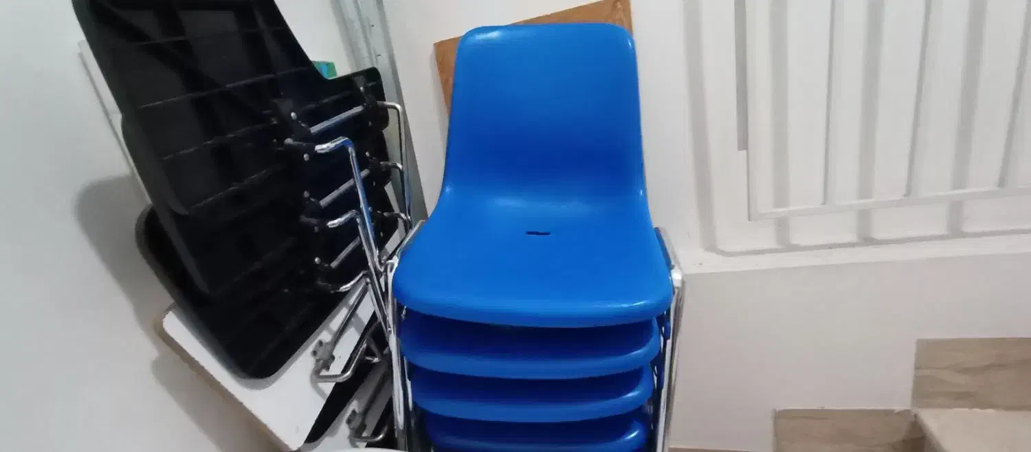 صندلی دانشجویی کاملا در حد نو|مبلمان اداری|رشت, هلال احمر|دیوار