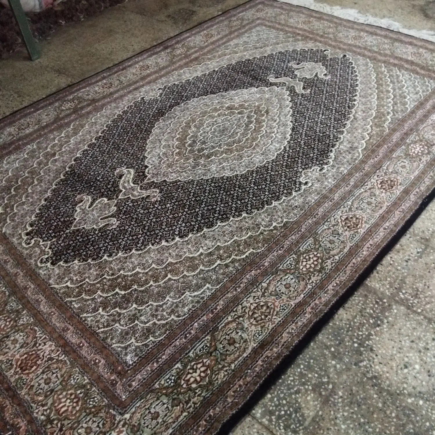 چهل رج ۱۲ متری ماهی کرم و شرمه ای.تولید کننده ام|فرش|تهران, فردوسی|دیوار