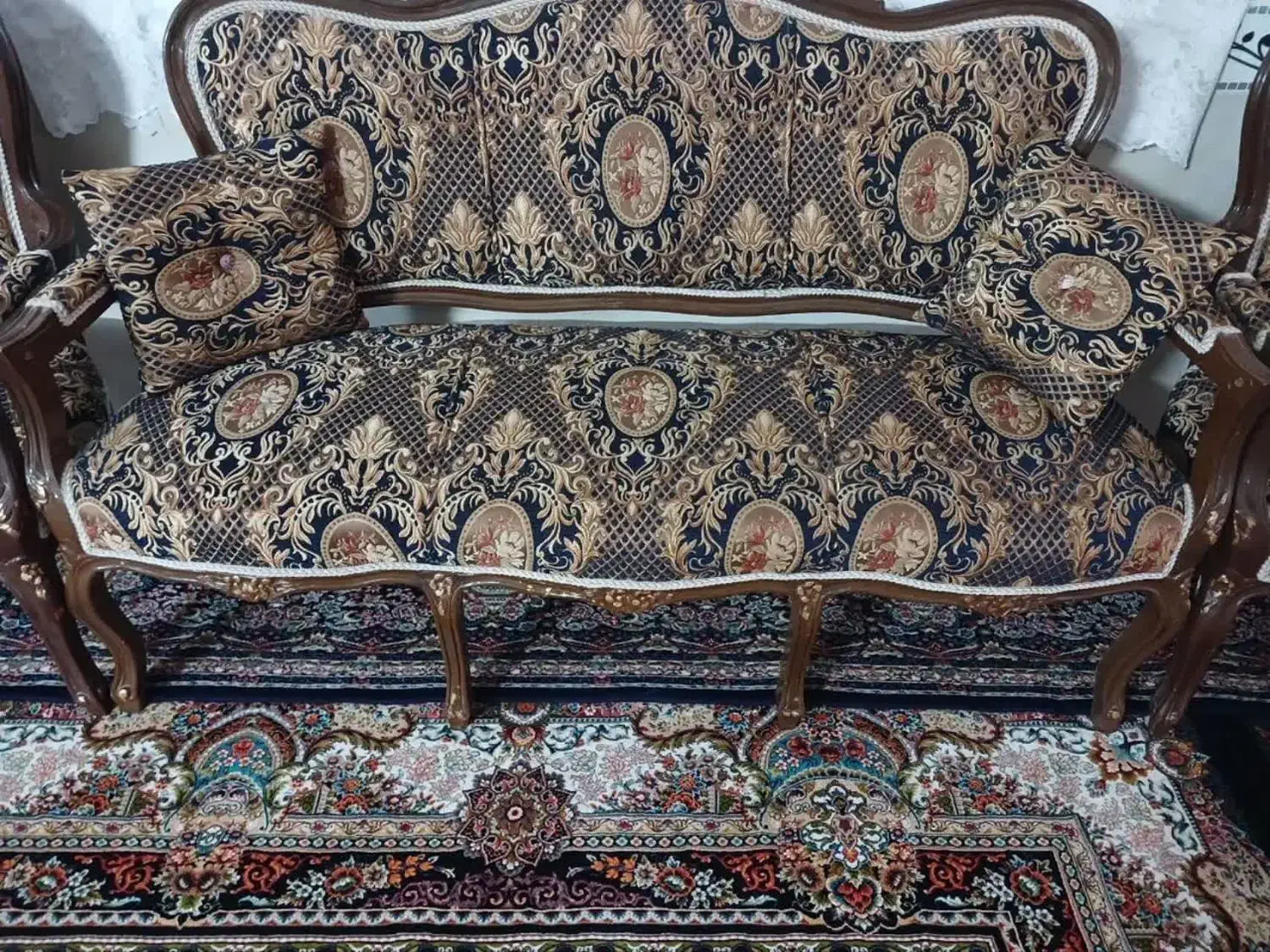 ۹ نفره کاملا سالم و تمیز|مبلمان خانگی و میز عسلی|سبزوار, نواب صفوی|دیوار