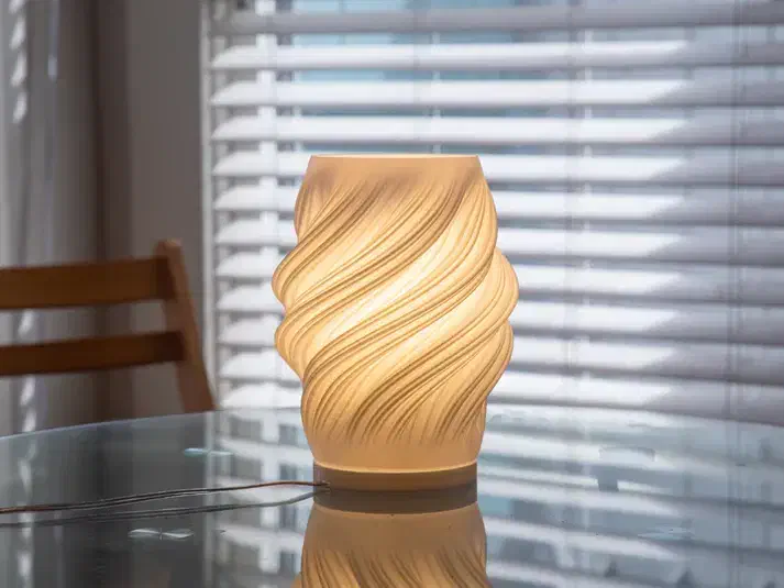 چراغ آباژور رومیزی مدل خامه ای|چراغ خواب و آباژور|قم, زنبیل آباد|دیوار