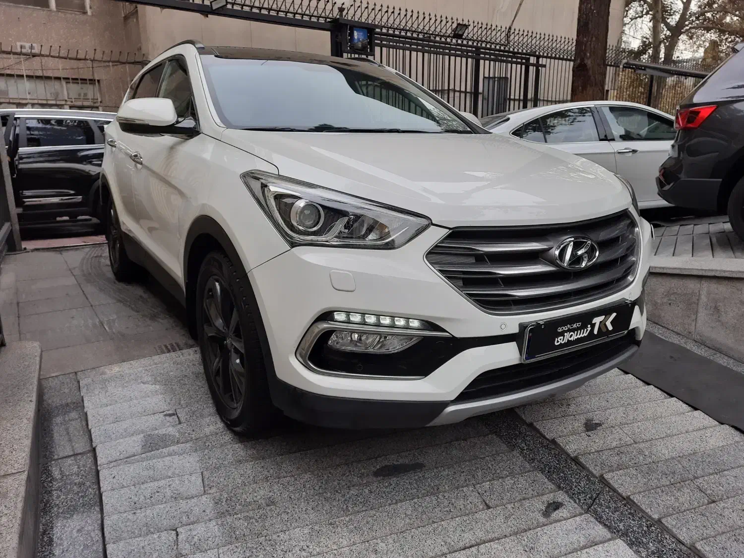 خسروانی//هیوندای سانتافه مدل ۲۰۱۶|خودرو سواری و وانت|تهران, حکمت|دیوار