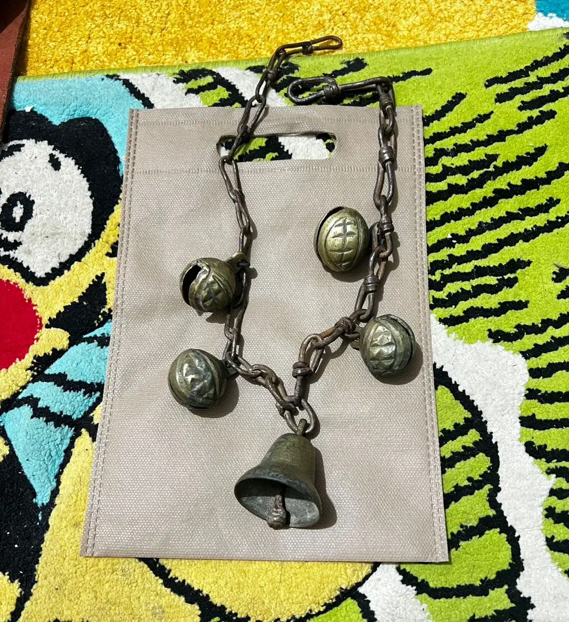 قورچه و زنگوله آنتیک قدیمی|کلکسیون اشیاء عتیقه|نیشابور, شریعتی|دیوار