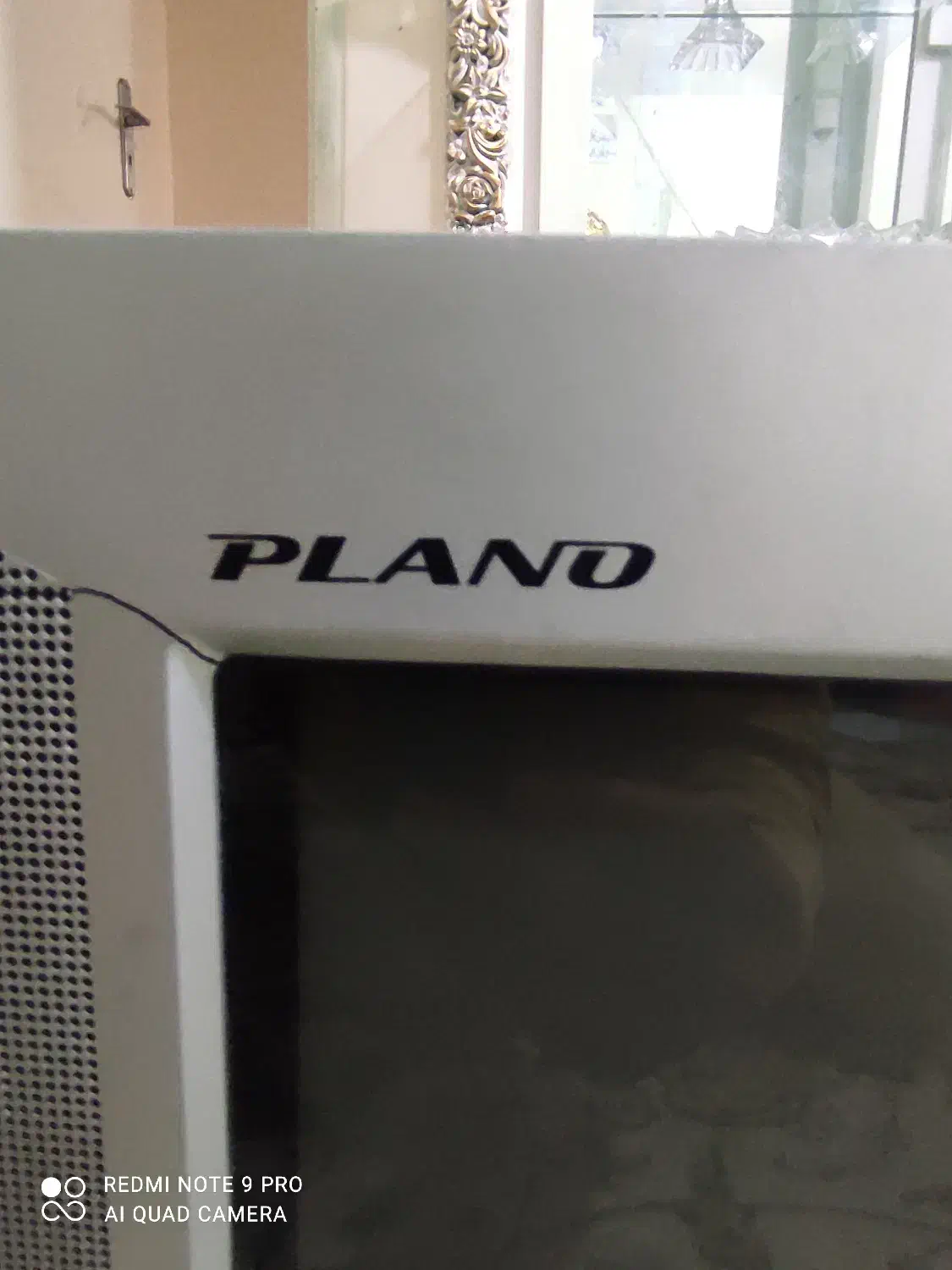 تلویزیون|تلویزیون و پروژکتور|پرند, فاز ۶|دیوار