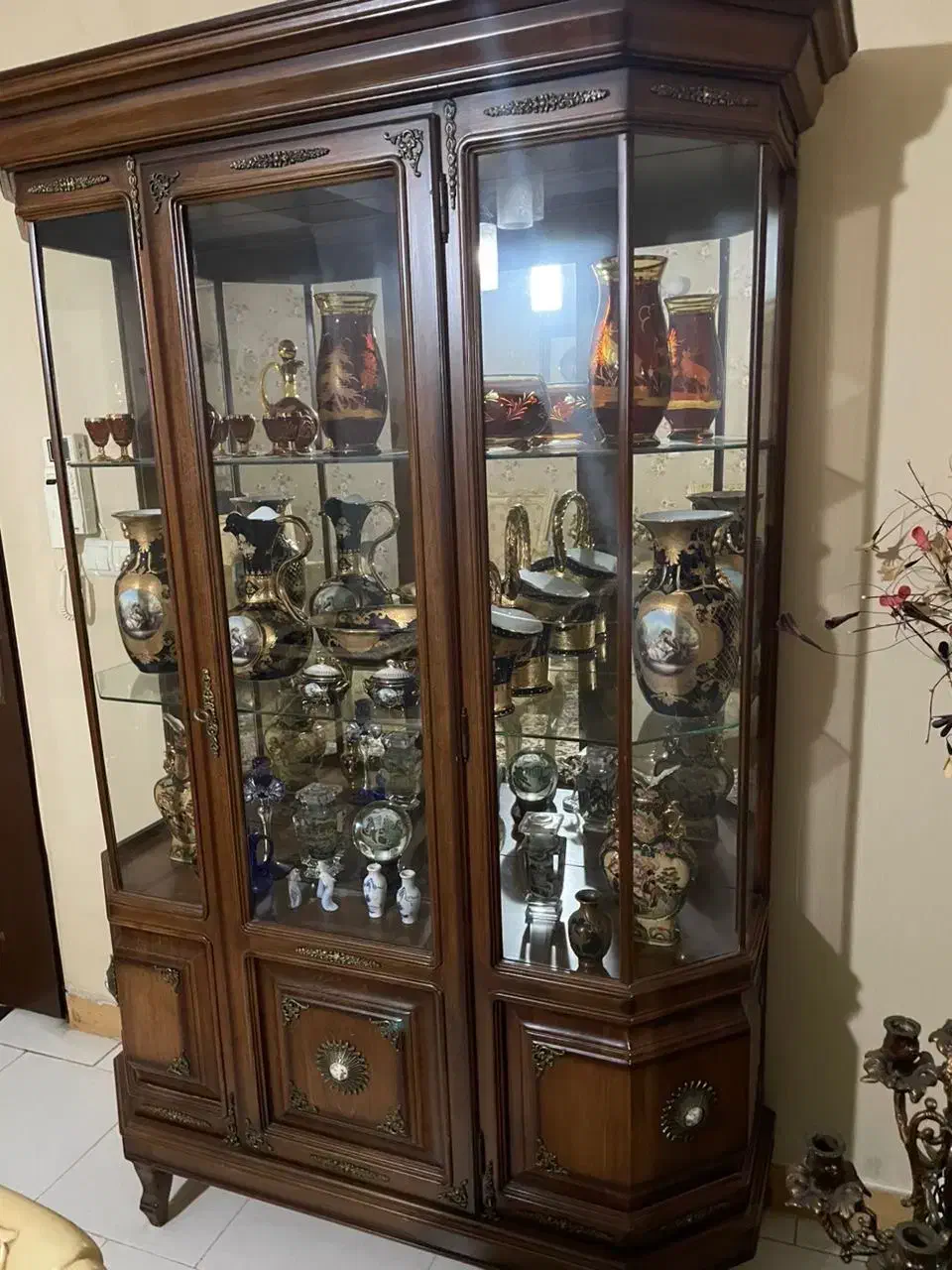 بوفه قدیمی ویترینی|بوفه، ویترین، کنسول|رشت, گلباغ نماز|دیوار