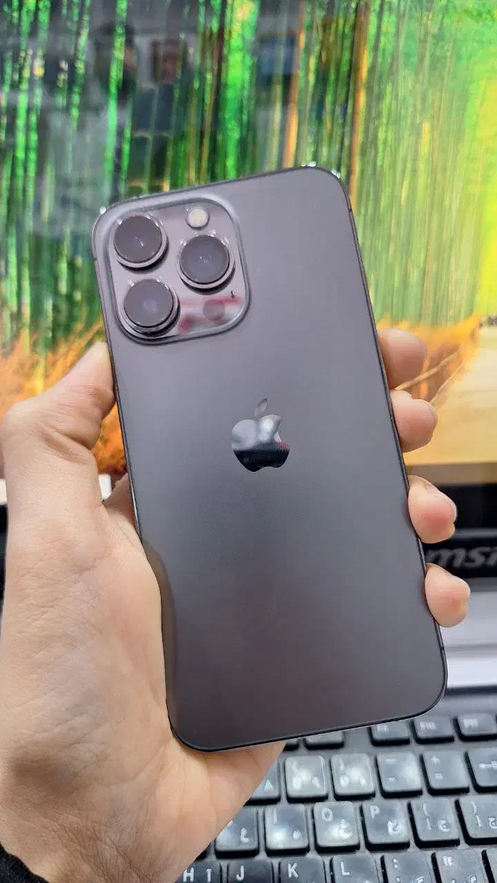 Iphone13pro|موبایل|اندیشه, اندیشه فاز ۳|دیوار