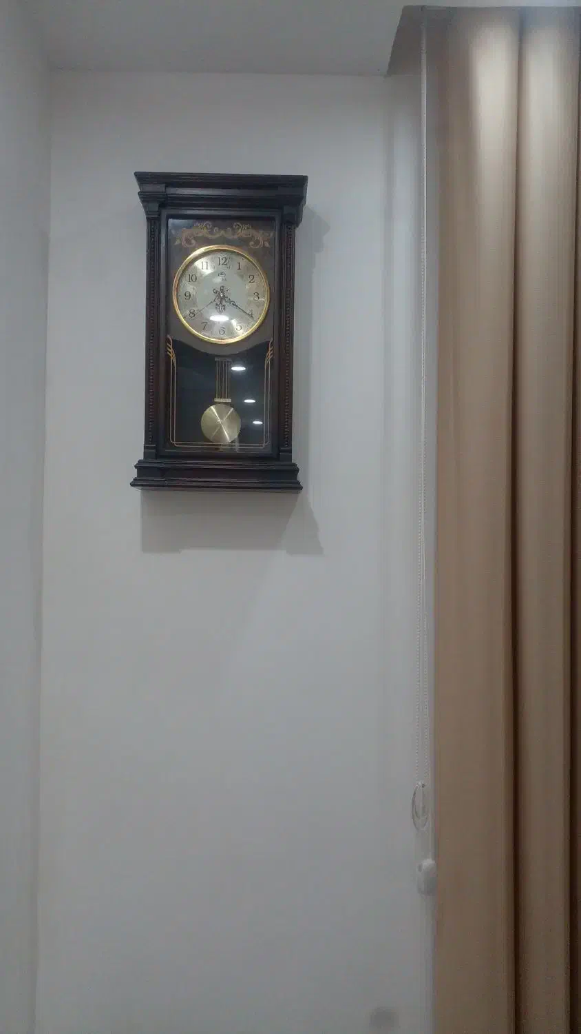 ساعت دیواری کاملا سالم|ساعت دیواری و تزئینی|صومعه‌سرا, |دیوار