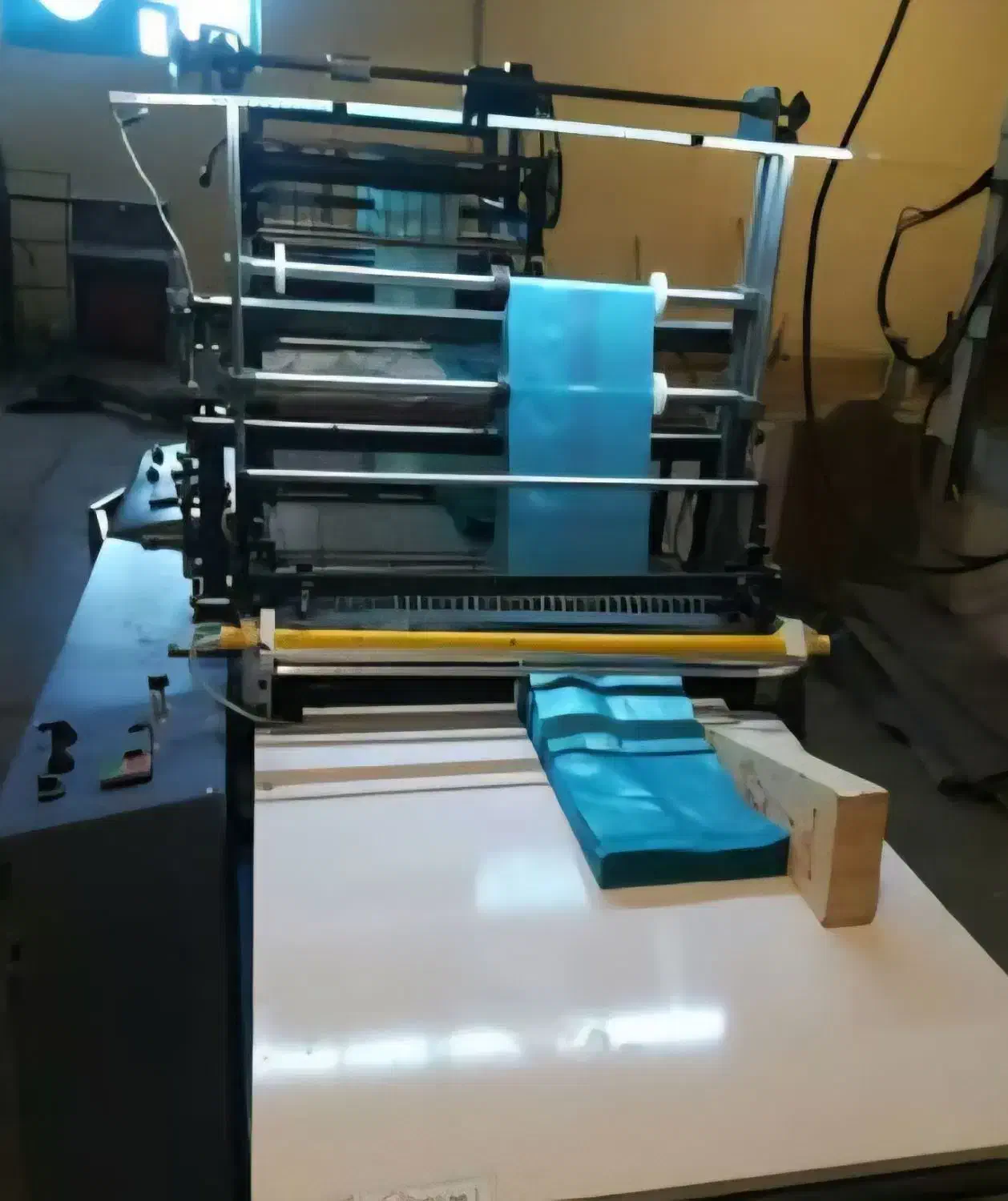 دستگاه دوخت نایلون و نایلکس|ماشین‌آلات صنعتی|اصفهان, احمدآباد|دیوار