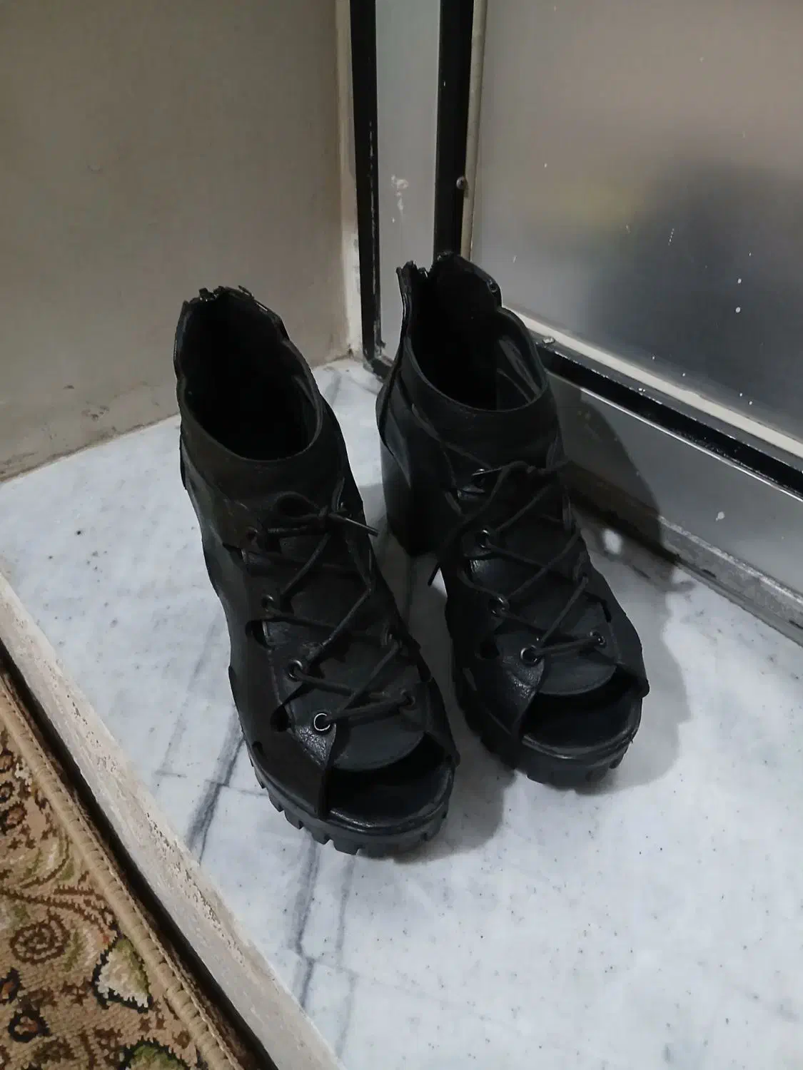 کفش|کیف، کفش، کمربند|زنجان, |دیوار