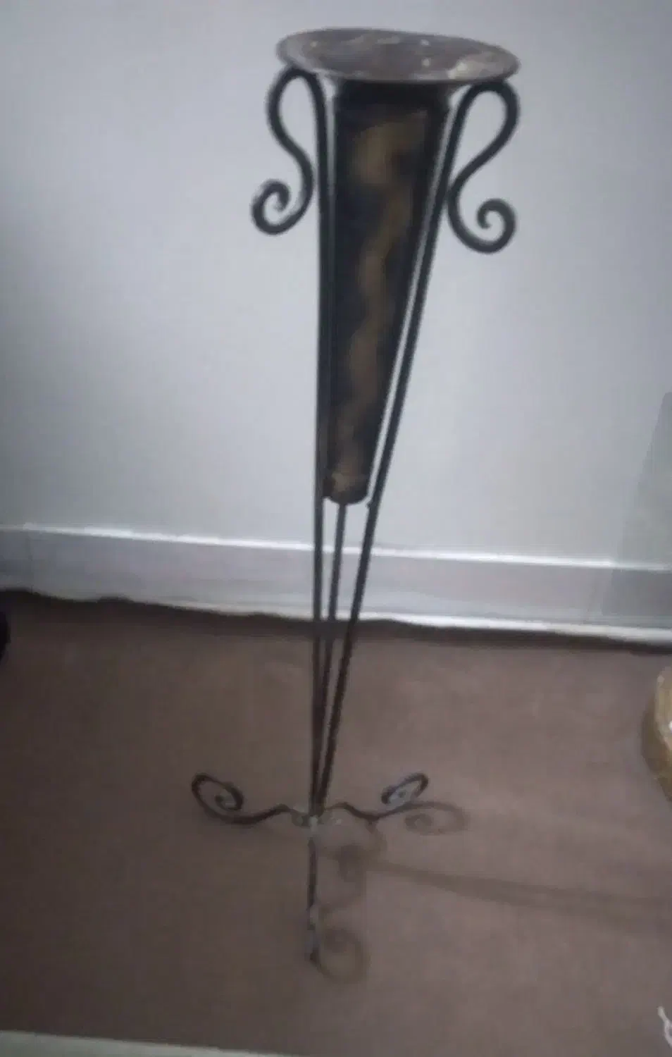 گلدان باگل های مصنوعی وگلدان فرفرژه|گل مصنوعی|تهران, مسعودیه|دیوار