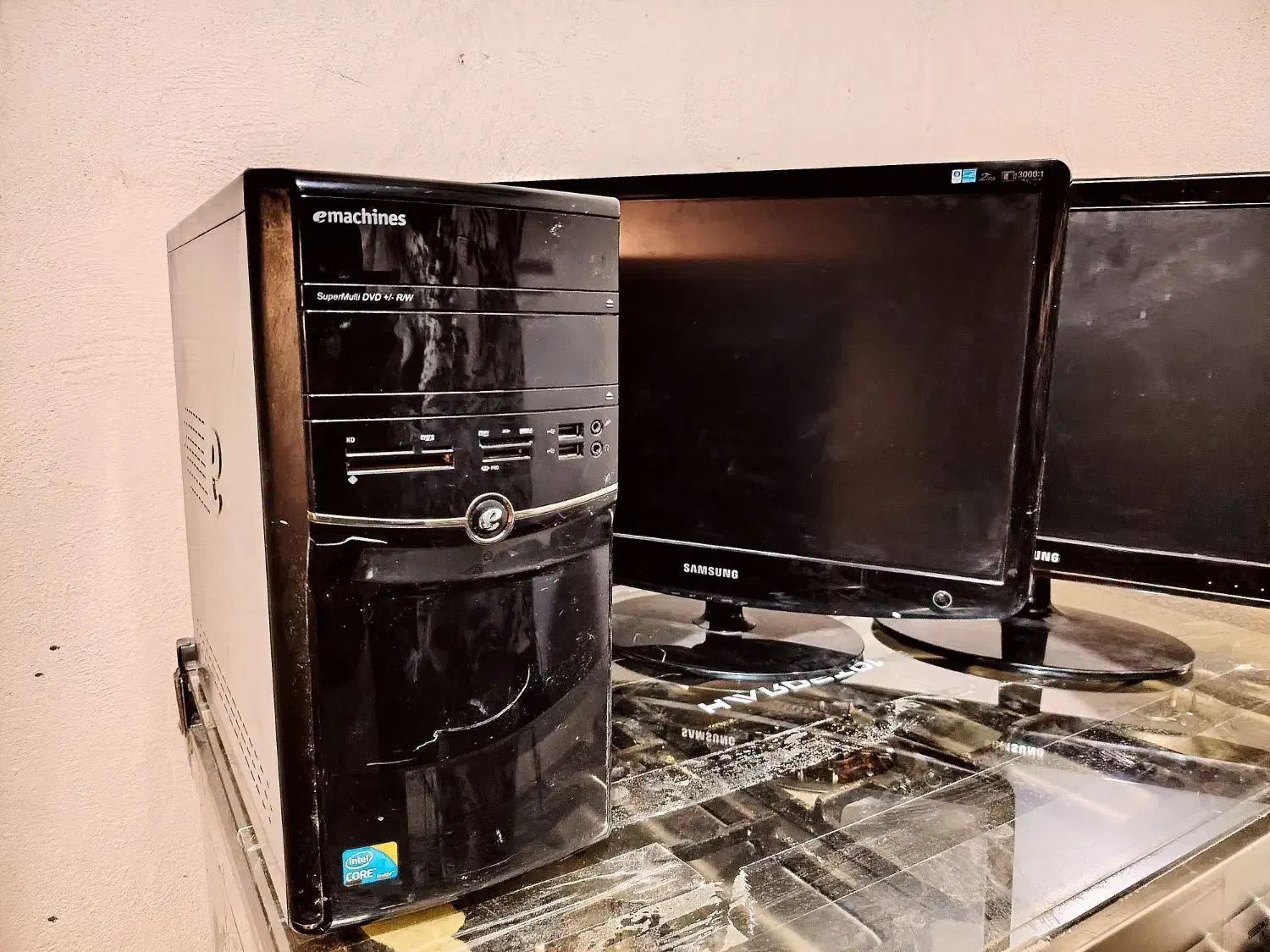 فروش 2 عدد مانیتور و یک عدد کامپیوتر core i3|رایانه رومیزی|کرمان, |دیوار