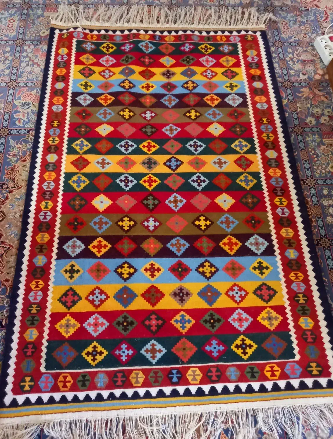 گلیم مرینوس|گلیم، جاجیم، گبه|شیراز, گلشن|دیوار