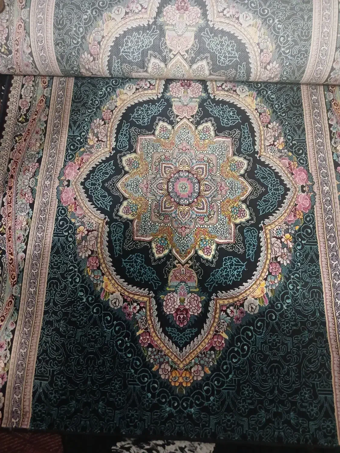 فرش کناره|فرش|هشتگرد, هیو|دیوار