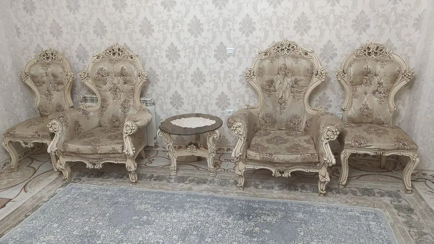 مبل ۹ نفره سلطنتی|مبلمان خانگی و میز عسلی|رباطکریم, مسکن مهر آبشناسان|دیوار