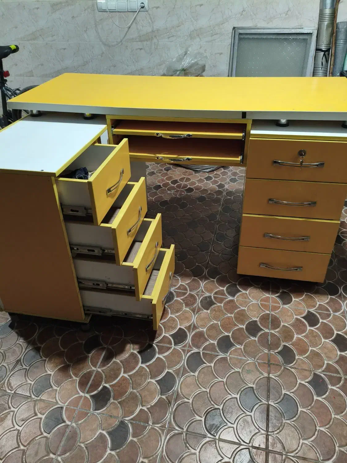 میز کار و اداری در حد نو|میز تحریر و کامپیوتر|رشت, حافظ آباد|دیوار