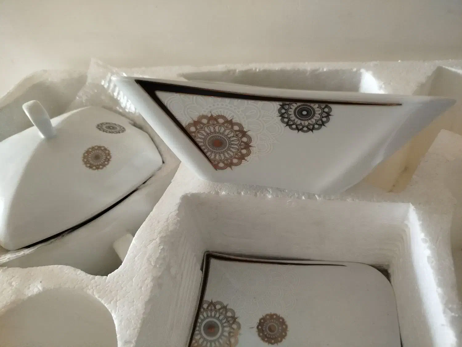 سرویس غذا خوری ۲۴ نفره|ظروف سرو و پذیرایی|امیدیه, |دیوار