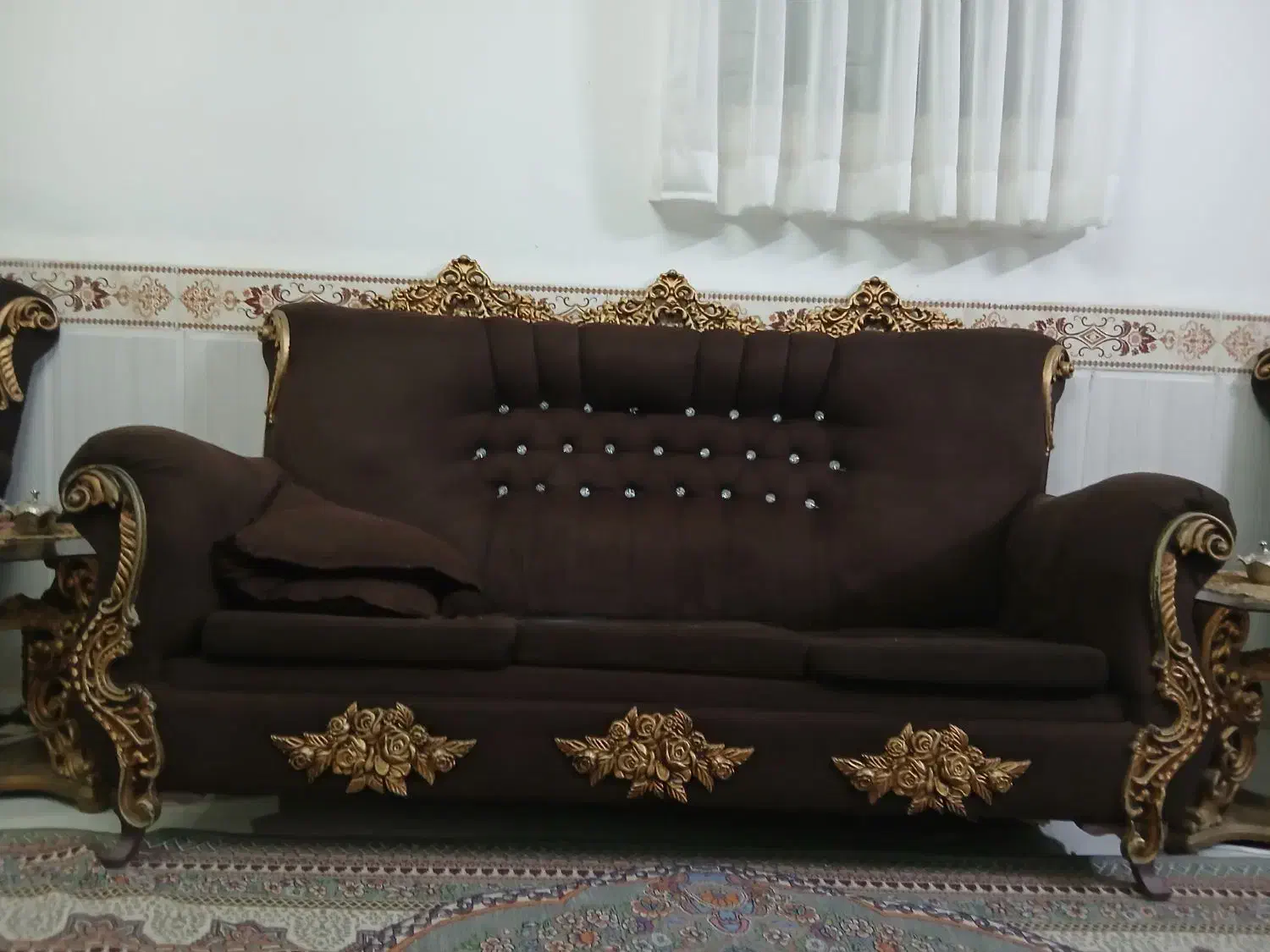 مبل هفتنفرهسلطنتیسالم وسهمیزجلومبلی|مبلمان خانگی و میز عسلی|فریمان, |دیوار