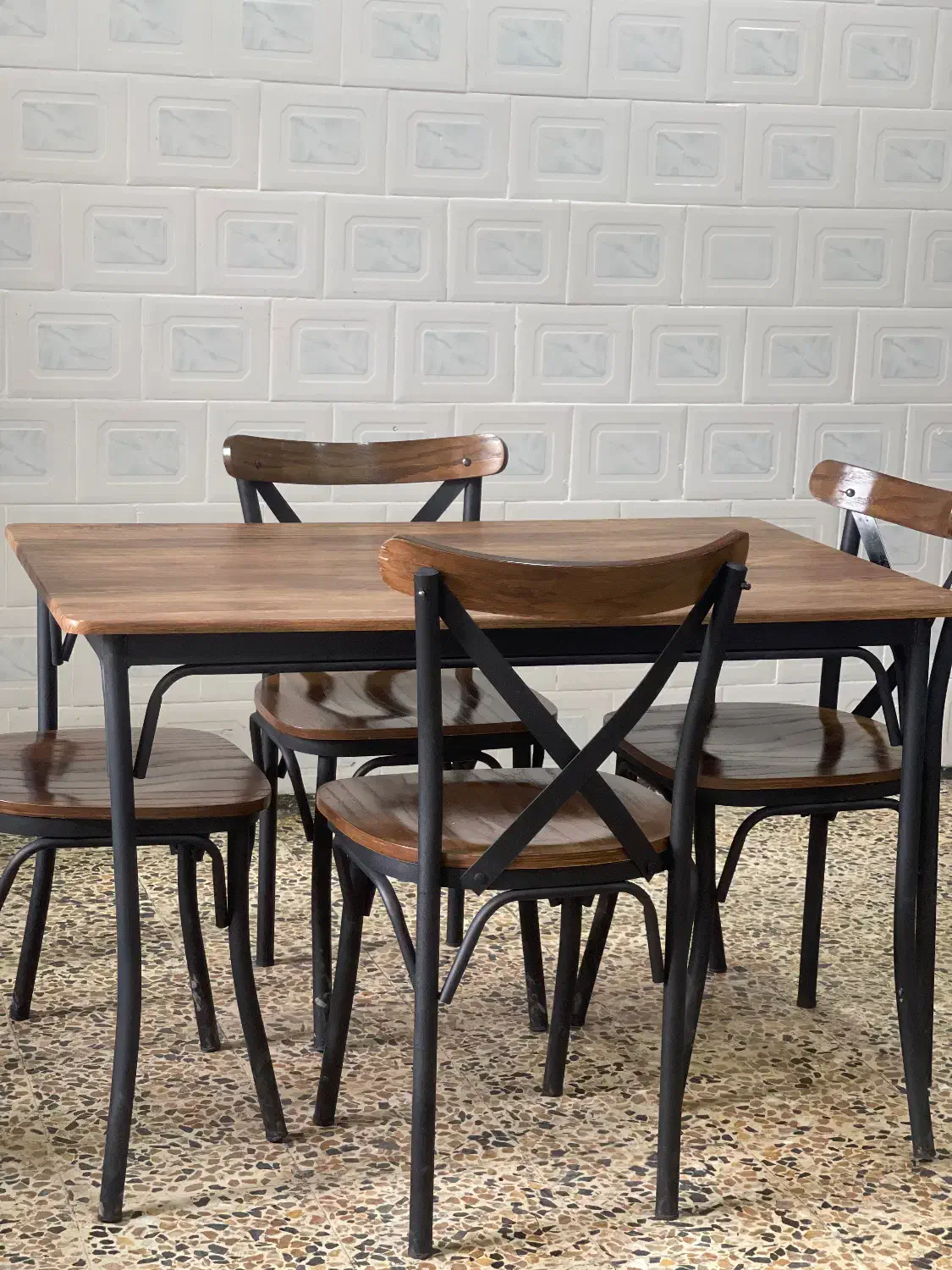 میز و صندلی لهستانی جذاب نو|میز و صندلی غذاخوری|آستارا, |دیوار