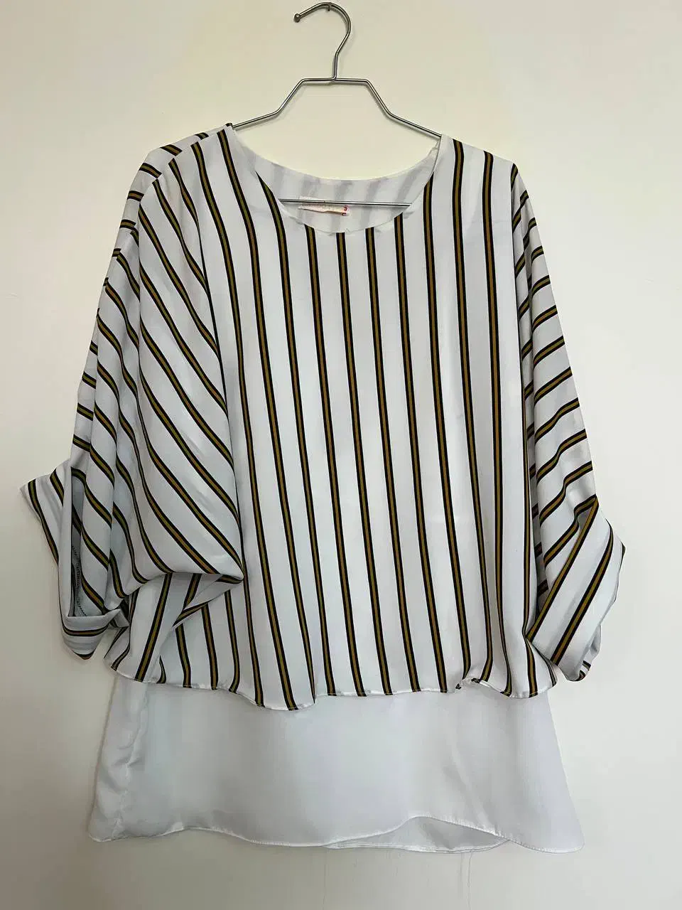 شومیز|لباس|اصفهان, سروستان|دیوار