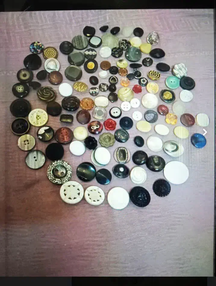 دکمه لباس عمده|لباس|تهران, شهمیرزادی|دیوار