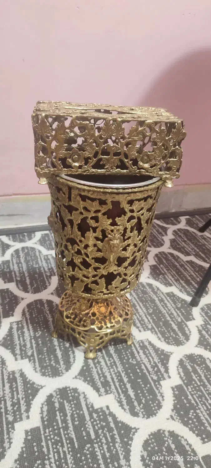 سطل وجادستمال برنز|کلکسیون اشیاء عتیقه|دورود, |دیوار