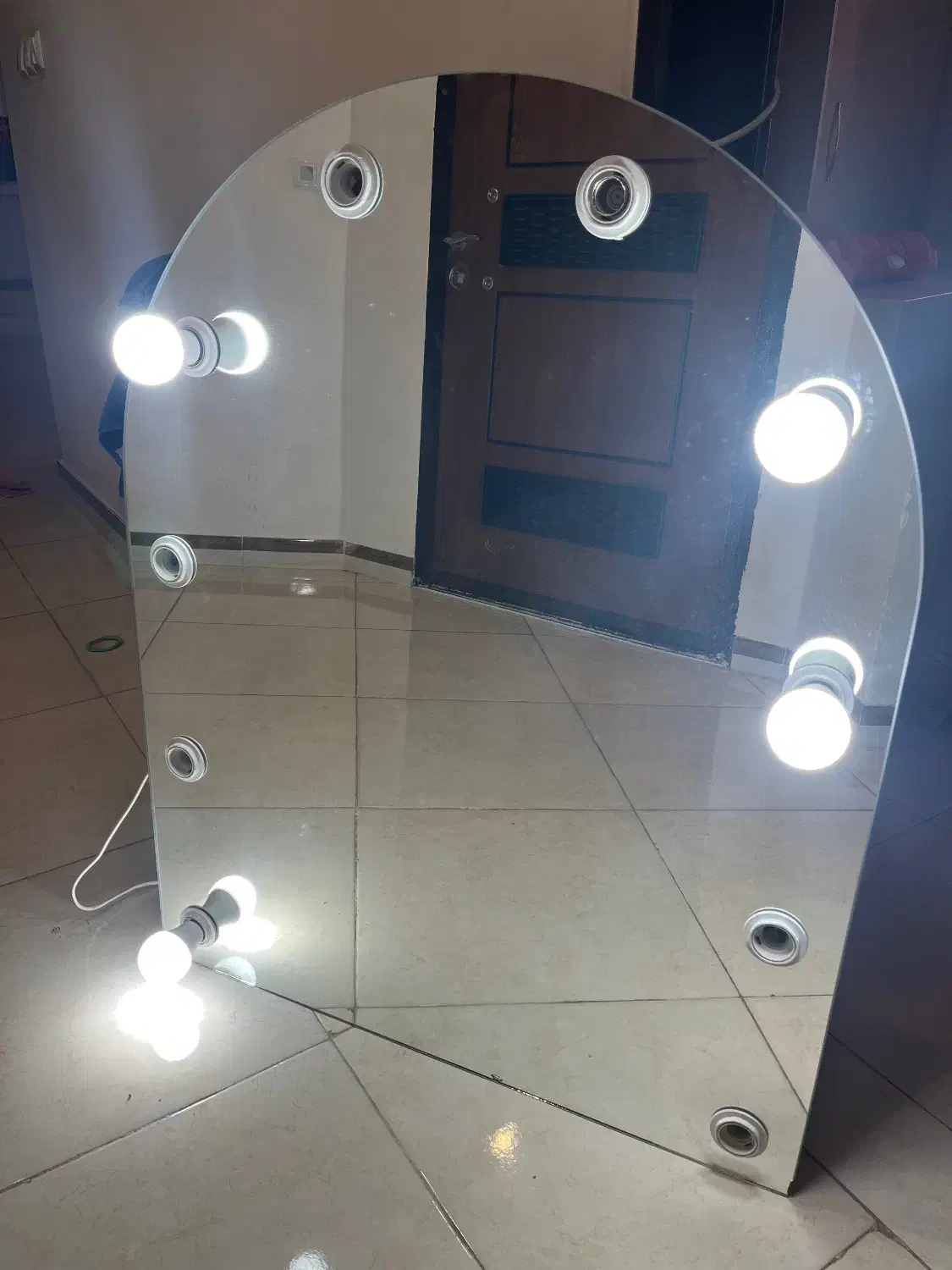 آینه چراغ دار|آرایشگاه و سالن‌های زیبایی|رشت, جهاد|دیوار