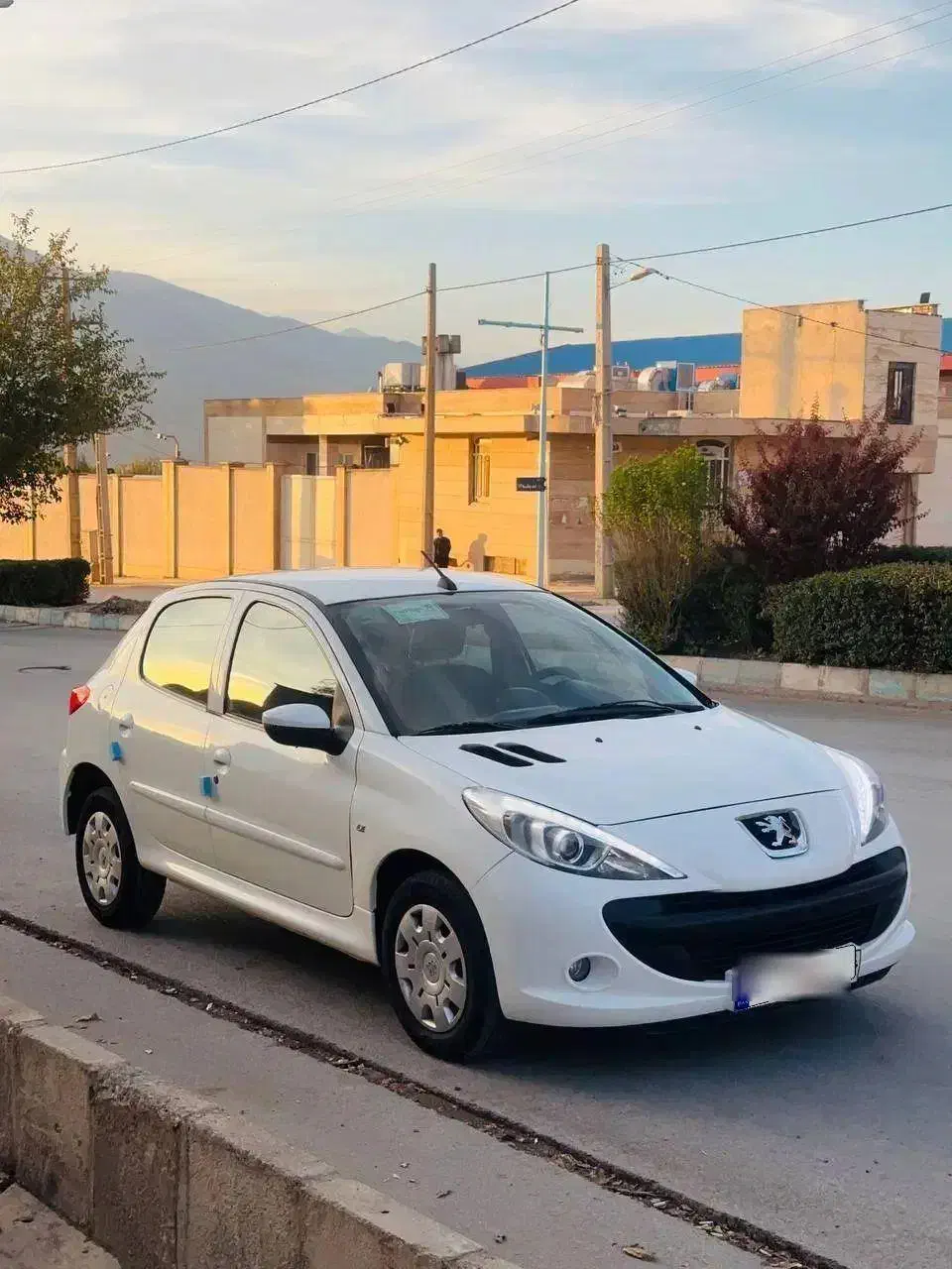 پژو ۲۰۷ سقف فلز ۱۴۰۲|خودرو سواری و وانت|خرمآباد, |دیوار