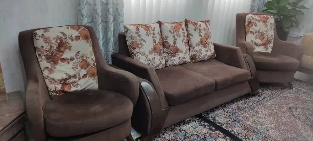 مبل ۴ نفره|مبلمان خانگی و میز عسلی|رشت, منظریه|دیوار