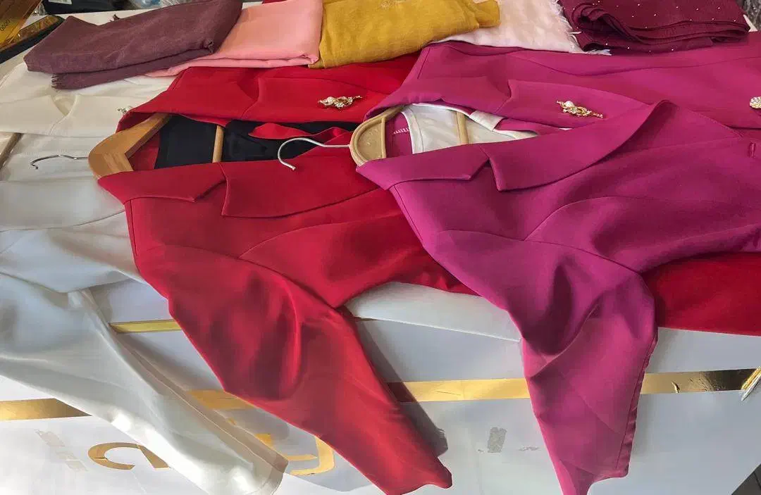 تعداد۲تا کت سایز۴۰به همراه ۲تاپ کرواتی و۵شال|لباس|کرمان, |دیوار