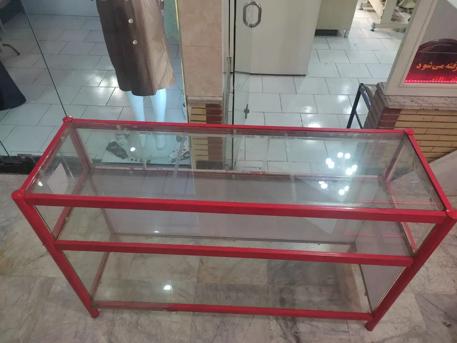 ویترین شیشه ای|بوفه، ویترین، کنسول|اندیشه, اندیشه فاز ۳|دیوار