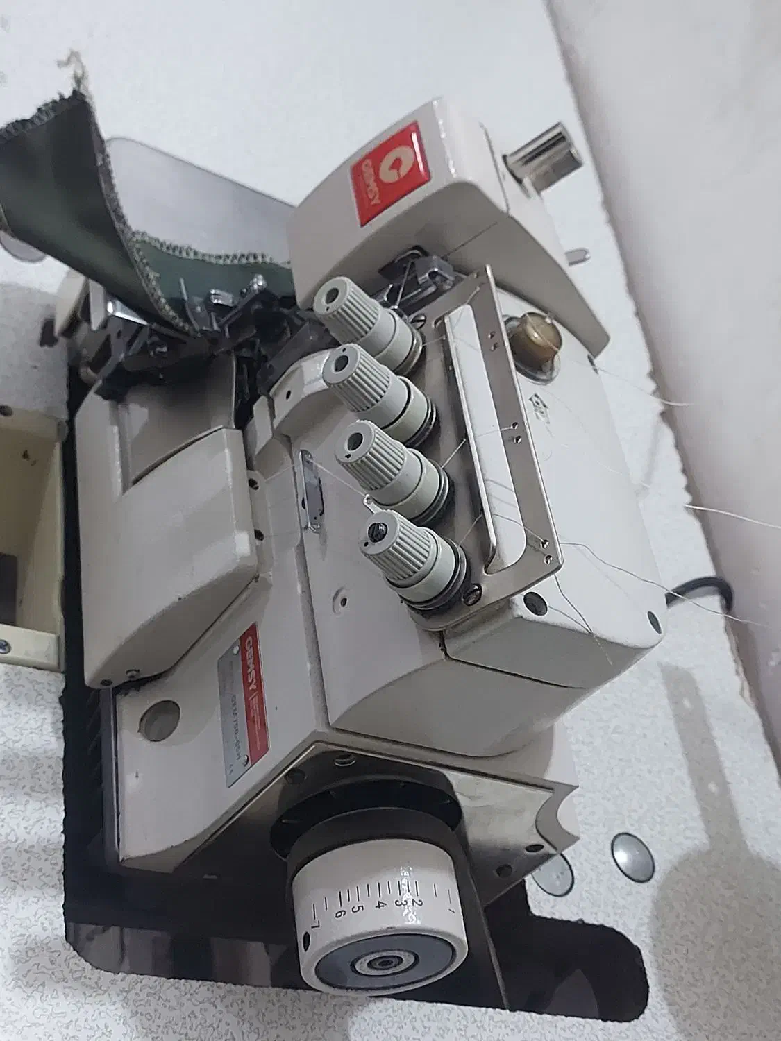 سردوز پنج نخ وچرخ راسته دوز|چرخ خیاطی و ریسندگی|اهواز, کوی مندلی(سه راه خرمشهر)|دیوار