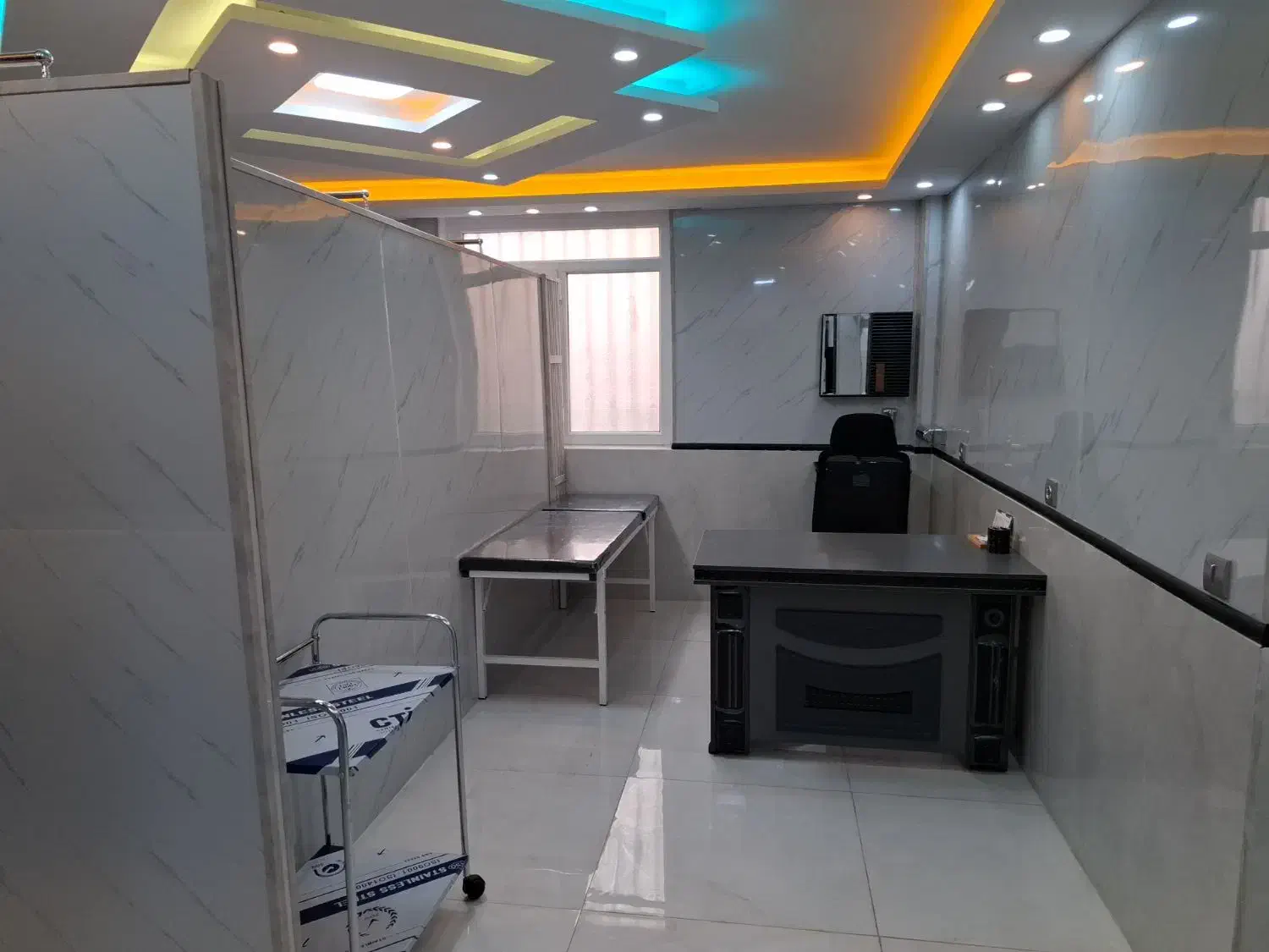 نیازمند پزشک عمومی. ودستیار دندانپزشک|استخدام درمانی، زیبایی، بهداشتی|ری, ظهیرآباد|دیوار