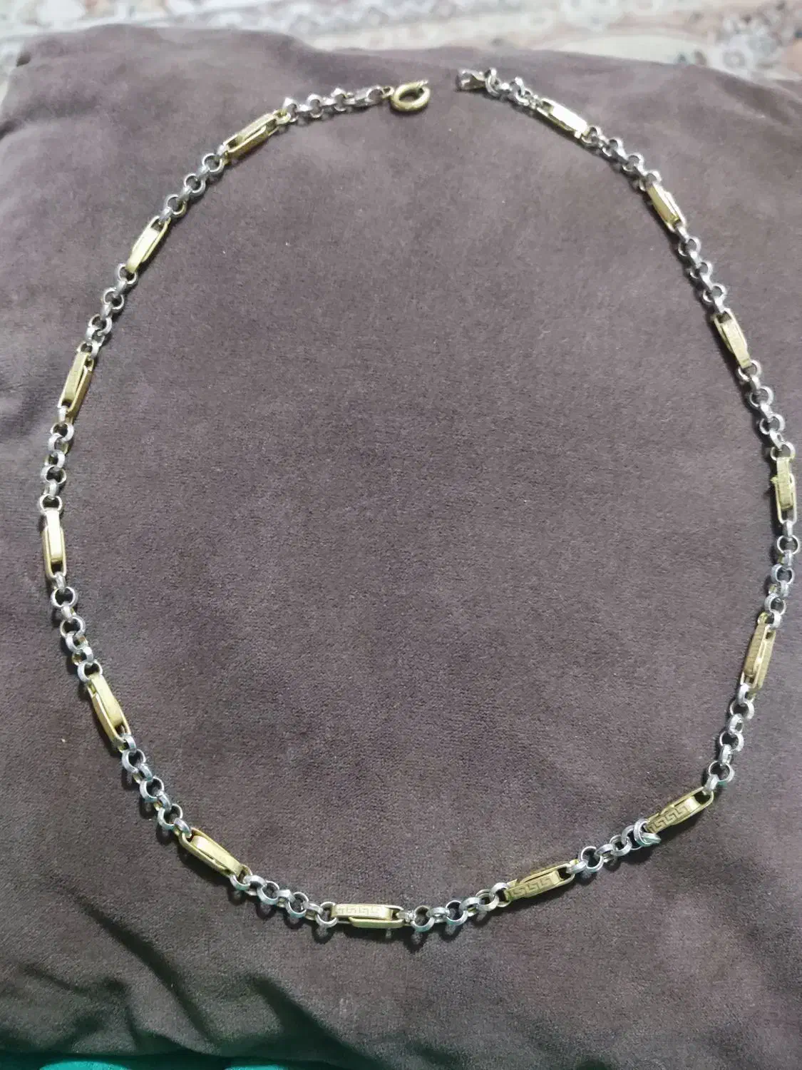 گردن بند طلا|جواهرات|ری, شهید غیوری (ابن باویه)|دیوار