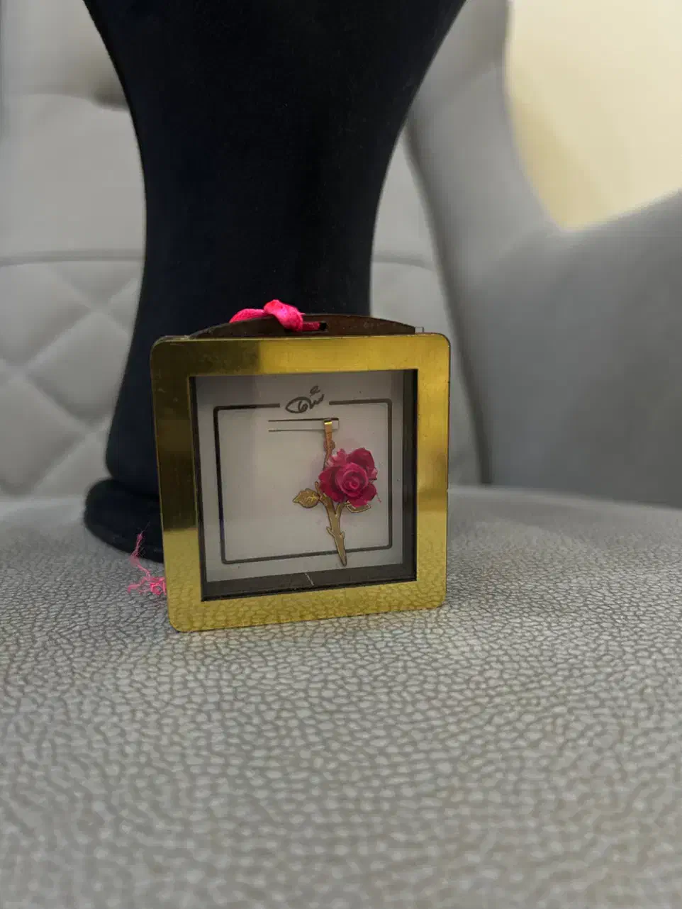 آویز طلای گل کادویی جعبه چوبی|جواهرات|تهران, فلسطین (میدان انقلاب)|دیوار