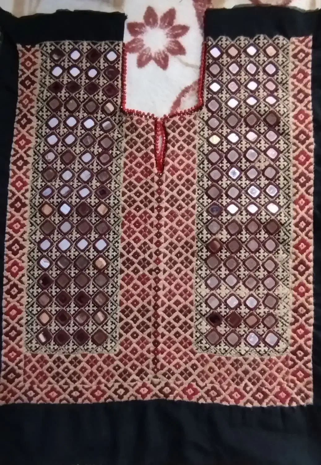 زیح و آستین هزار آدینکی|لباس|خاش, |دیوار