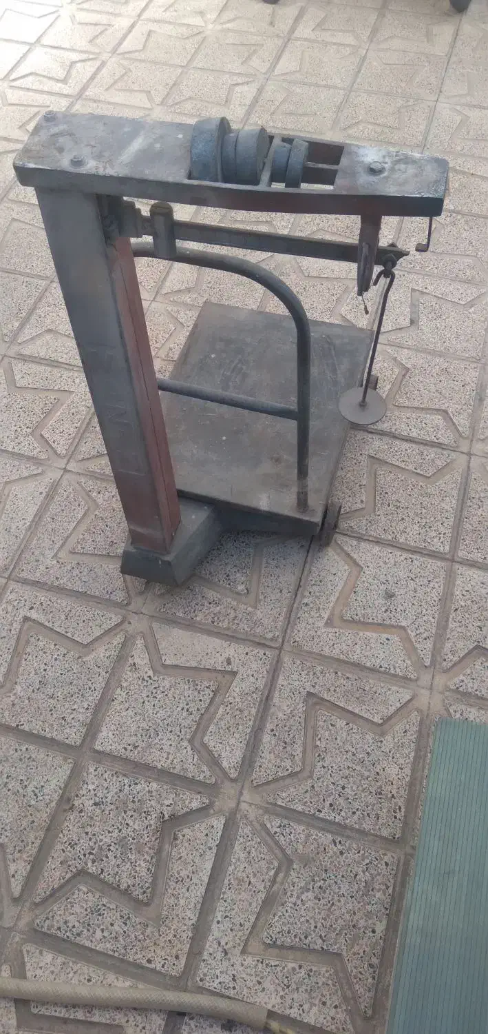 ترازو ( باسکول ) ۲۰۰ کیلو گرم|ابزارآلات|اردبیل, |دیوار