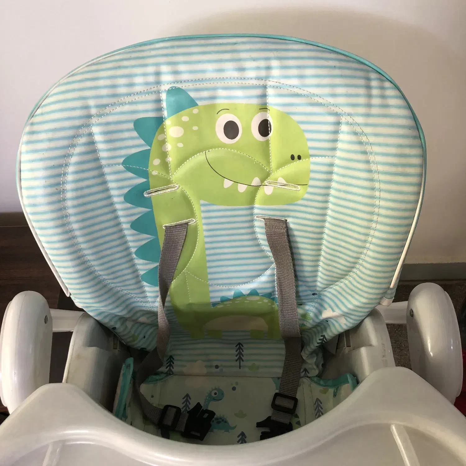 صندلی غذا کودک بی بی ماک|تخت و صندلی بچه|شیراز, میرزاکوچک خان|دیوار