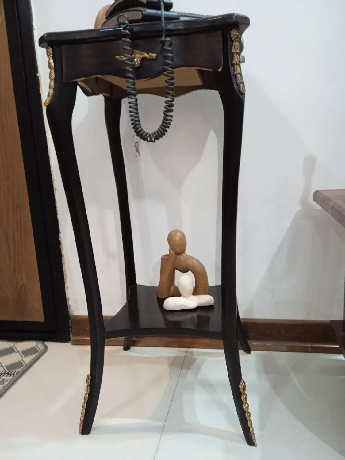 میز تلفن چوبی|میز تلفن|اصفهان, باغ فدک|دیوار