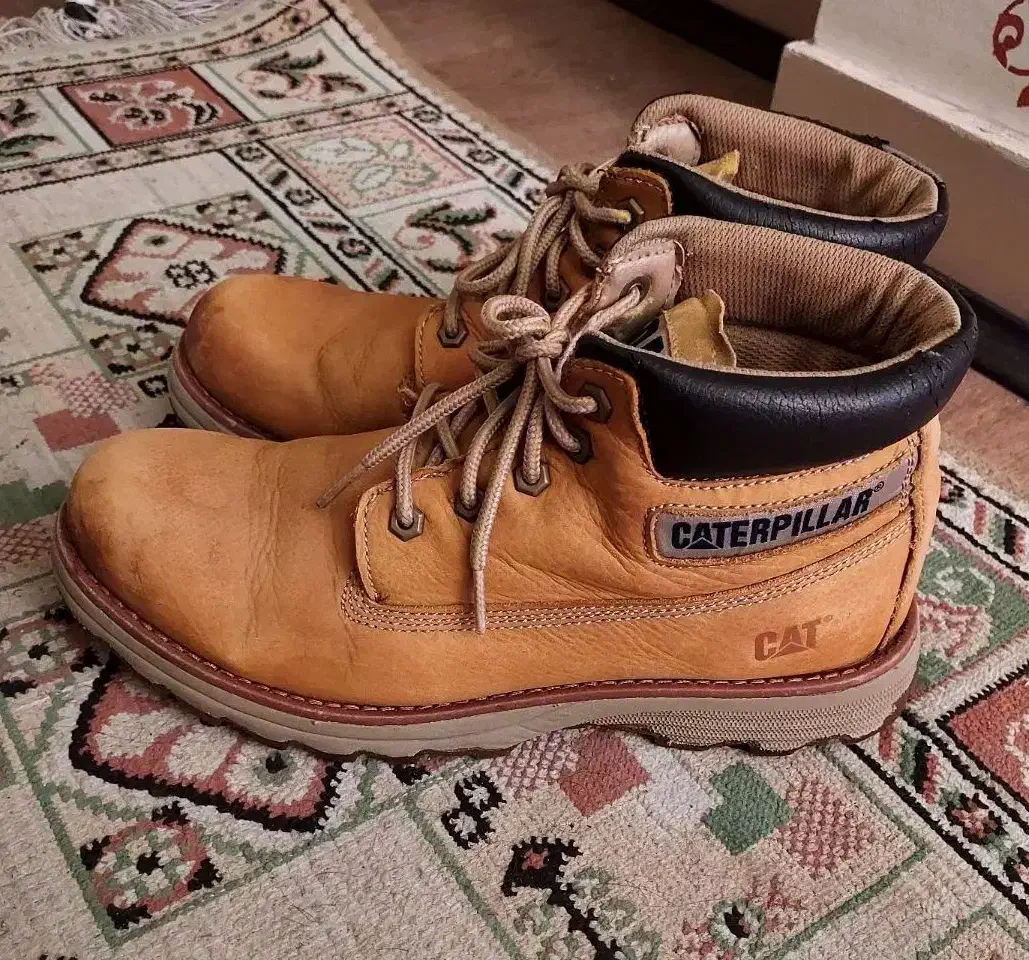 بوت و کفش کوه و طبیعت گردی cat کاترپیلار 42|کیف، کفش، کمربند|تهران, تهرانپارس غربی|دیوار