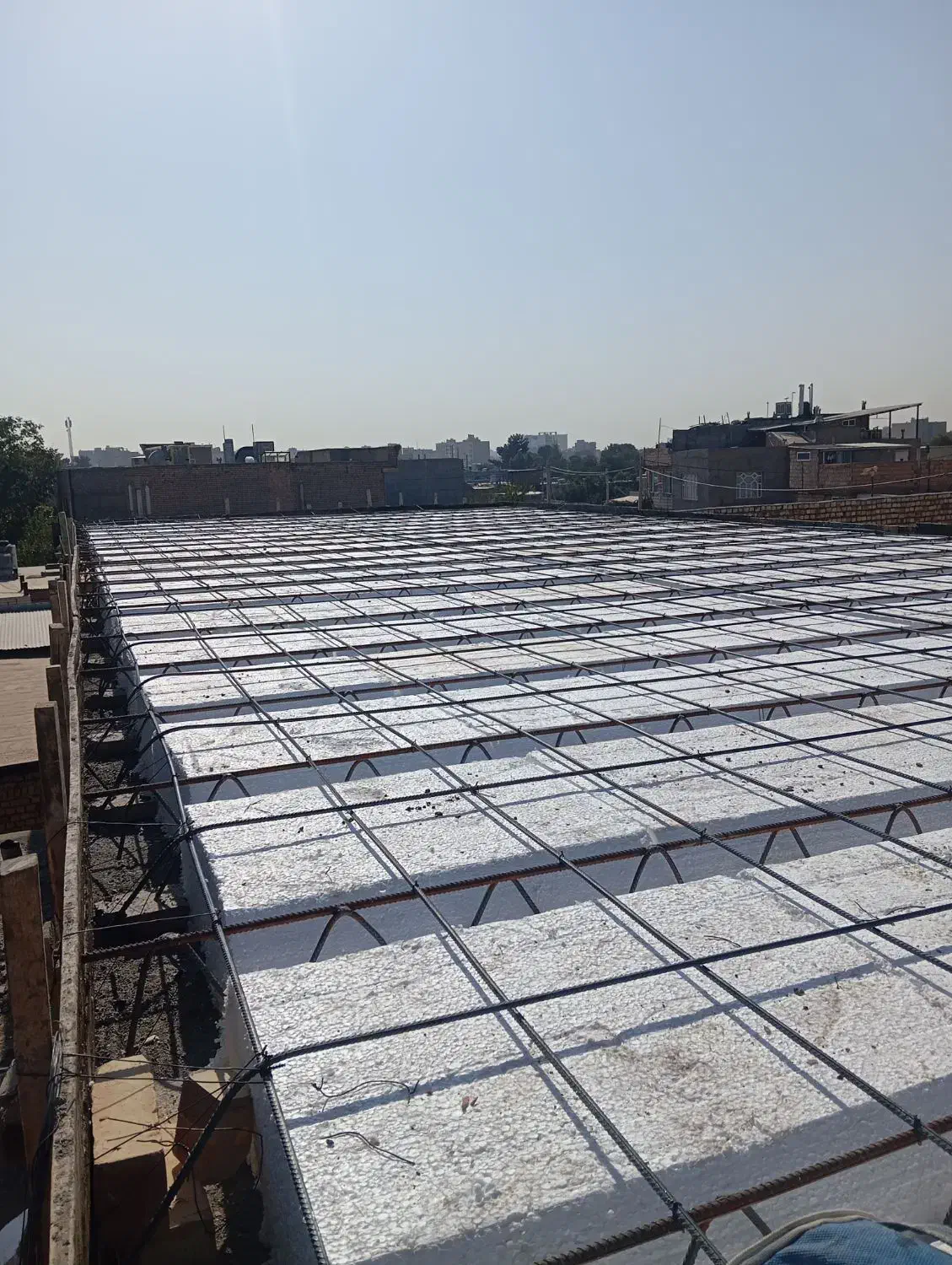 کارگر جهت اجرای سقف تیرچه|استخدام معماری، عمران و ساختمانی|نیشابور, محله میدان باغات|دیوار