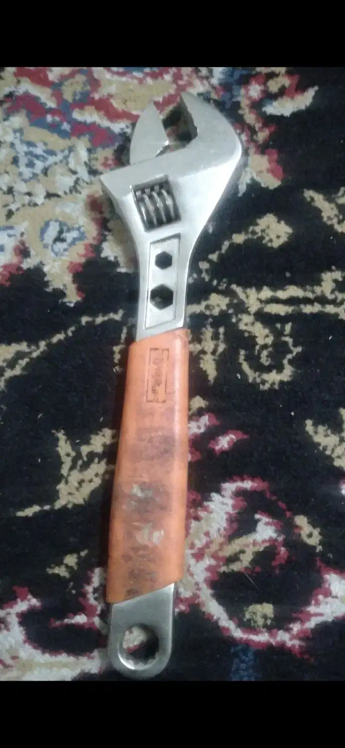 آچار فرانسه روکش دار درحد نو بشرط...|ابزارآلات|پاکدشت, پاکدشت (مامازند)|دیوار