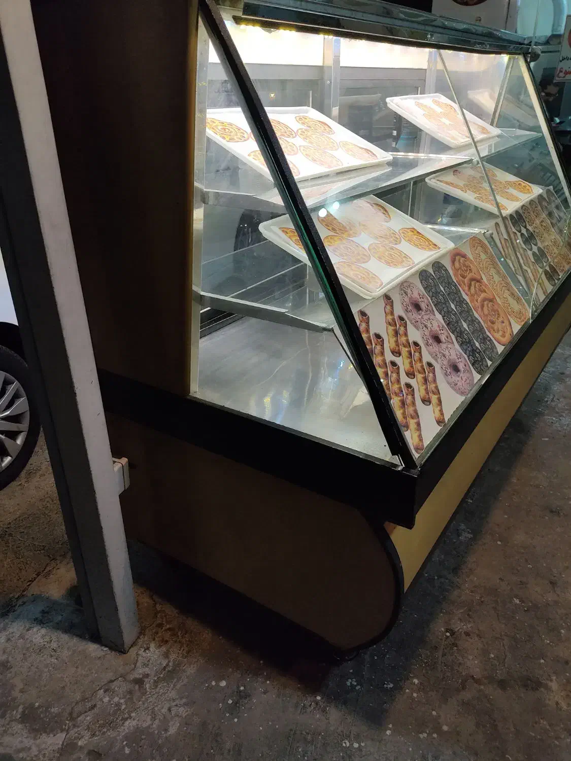 ویترین قنادی|کافی‌شاپ و رستوران|رشت, حافظ آباد|دیوار