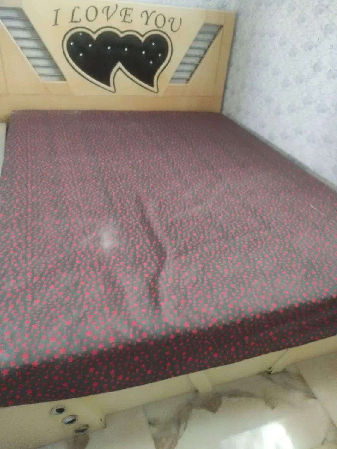 تخت دونفره همراه با پاتختی درحد نو|تخت و سرویس خواب|تویسرکان, |دیوار