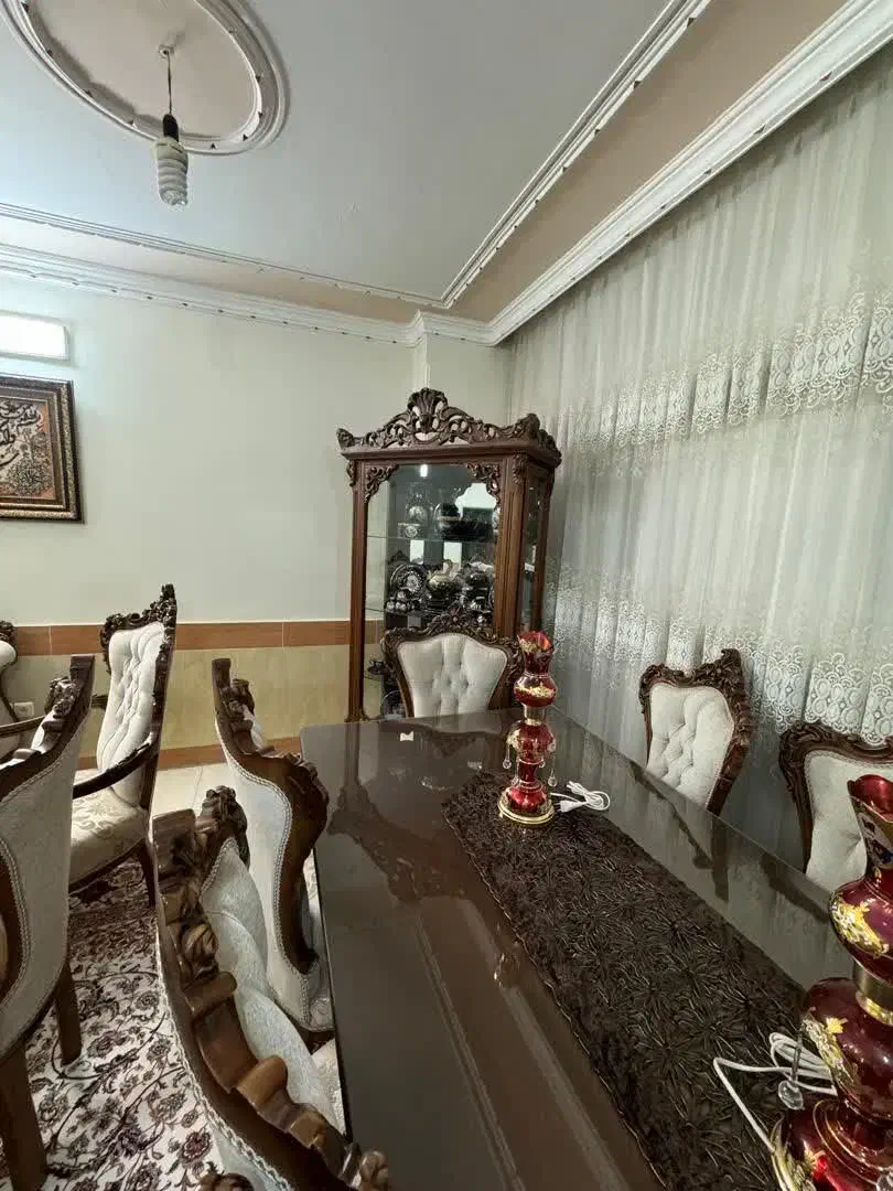 مبلمان سلطنتی با میزناهارخوری در حد نو بسیار تمیز|مبلمان خانگی و میز عسلی|شاهین‌شهر, خانه کارگر|دیوار
